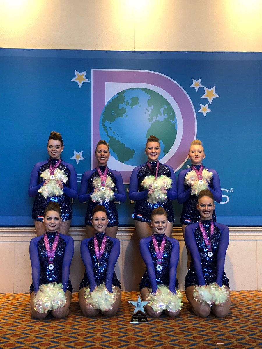 MKDanceStudio_'s tweet photo. We did a great job! 26e plaats van vandaag Finals! Gisteren teams achter ons gelaten en vandaag nog 2!! Top! 
Het was echt fantastisch!!! 
Wat een ervaring 🖤💎🇺🇸🎀
Best 30 of the world!!
#danceworlds #netherlands #openpom #usa #florida https://t.co/BiCxpLtP2z