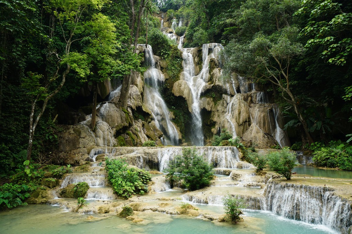 EverOnTravel's tweet photo. Letzter Tag in #Laos an den Kuang Si Waterfalls - das türkisblaue Wasser ist einfach nur der Wahnsinn 🤩

Morgen geht unsere #Weltreise weiter - wir sehen uns am Flughafen...

#Luangprabang #kuangsi #kuangsiwaterfall #reise #reiseblogger https://t.co/yyf8C16GlV