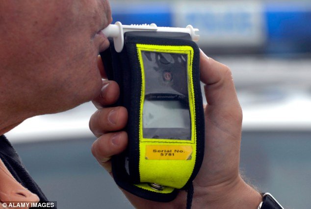 NWmwaypolice's tweet photo. Vehicle Stopped due to the Manner of driving J21 M6 NB - Driver Detained for providing a positive breath test with a ready of 78.
We have assisted taking the vehicle to the services with wife & 2 small children,as this was deemed more appropriate due to their age. #HT95 #HT64 https://t.co/zMHU3zq7BG