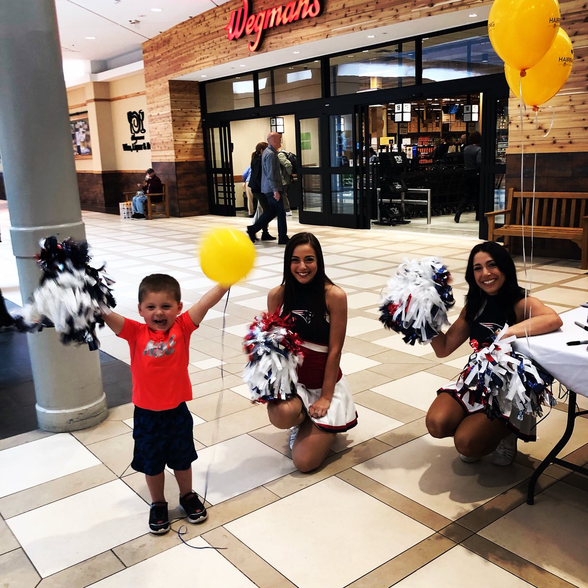 SPAtacularCLEAN's tweet photo. Make a #difference today! Head down to @DellariaSalons @NatickMall for a $25 #haircut ALL PROCEEDS go to #childrenshospital 💕 and snap a #pic with #beautiful @Patriots #cheerleaders 🤗
#makeadifference  #hope #help #generosity #giveback #benefit #workteam #teamphoto https://t.co/N5a1RfTPs0