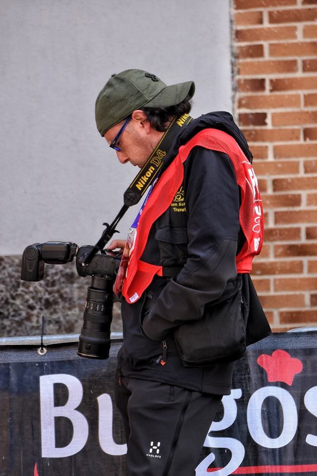 fotoruben's tweet photo. Trabajando... Vuelta Ciclista Burgos Féminas en Villarcayo M.C.V. (Las Merindades).
 Foto: Javi Linares
 #vueltaburgos #vueltaciclistaburgosfeminas #medinadepomar #villarcayo #pozadelasal #destinomerindades #lasmerindades #BurgosFem https://t.co/1Wi6HlDDtZ