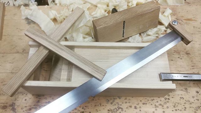 jasonrobertfox's tweet image. Sunday plane maintenance day... It's amazing what a few doo-dads will do for efficiency. You only need to smack a straight edge into a  freshly sharpend blade once before you build a stepper. #japanesecarpentry #japanesewoodworking #japanesetools #woodworking #maintenance #kanna