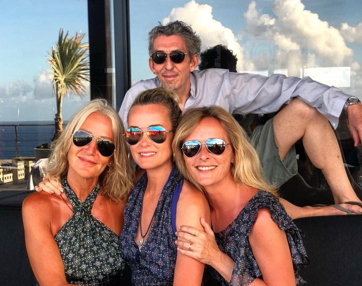 Closer On Twitter Photo Laeticia Hallyday Elle A Retrouve Le Sourire Entouree De Ses Amis A Saint Barth Rediff Https T Co Ipr6vg0qhq Https T Co Dgvcljjbbi