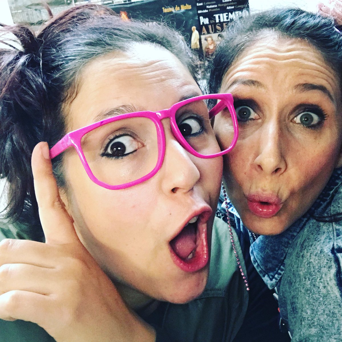 Hoy hemos pedido en el teatro más mujeres directoras y actrices en el cine y el teatro español. Lo hacemos todos los findes en #Microduendes. Una obra infantil diferente, gamberra e irreverente. 

Eternamente agradecida a un equipo espectacular ¡Qué el ritmo no pare! #Madrid ❤️