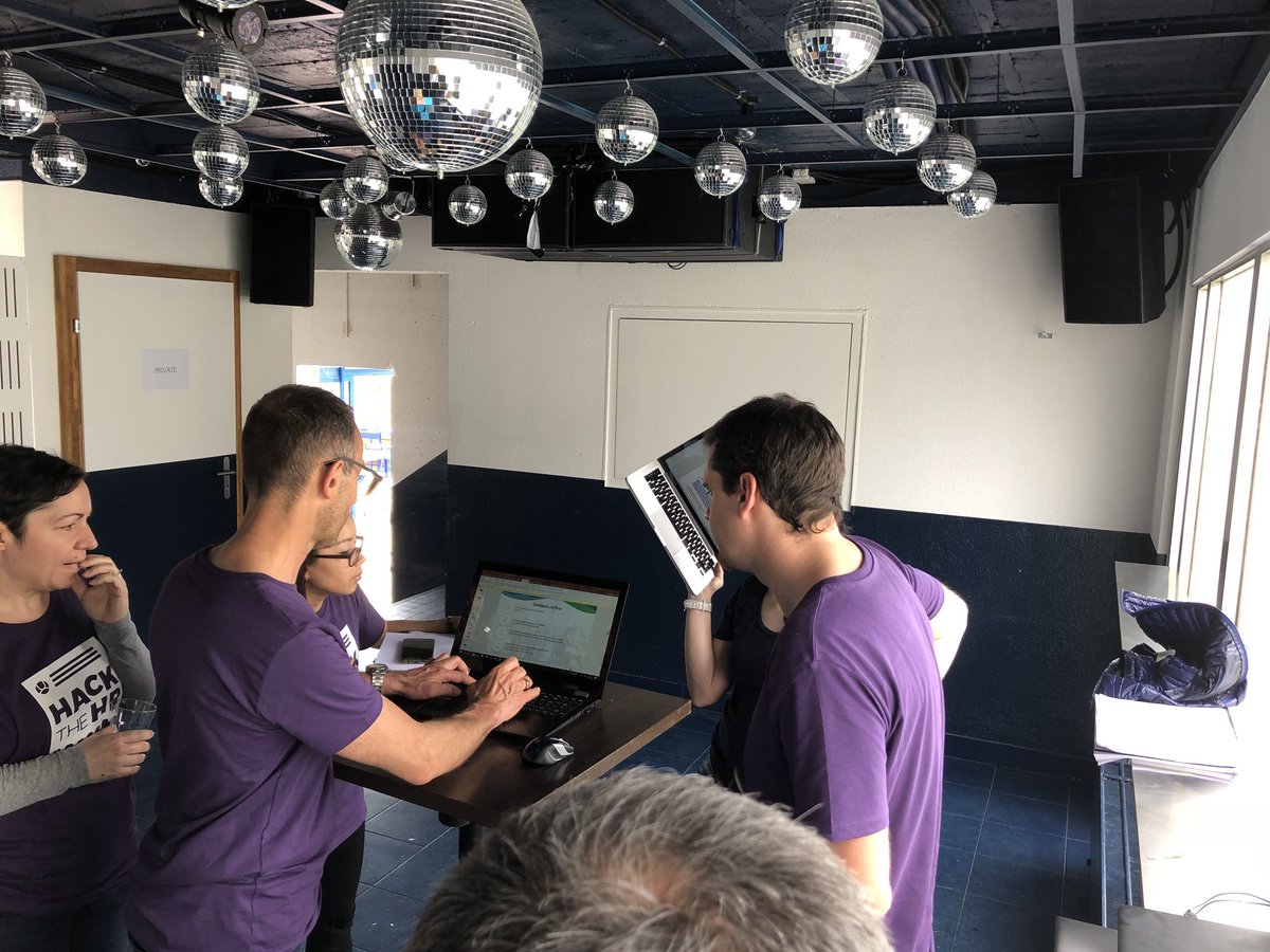 GO GO GO ! La pression est à son comble ! 🧠🚀🔥On prépare les pitchs à 30 min de l’arrivée du jury !! #hackthehr
