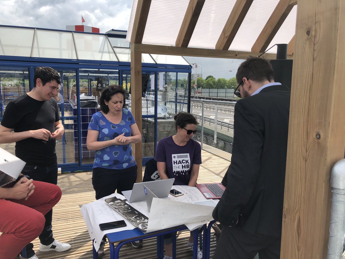 hackthehr_ch's tweet photo. GO GO GO ! La pression est à son comble ! 🧠🚀🔥On prépare les pitchs à 30 min de l’arrivée du jury !! #hackthehr https://t.co/fA5BW8I7Ta