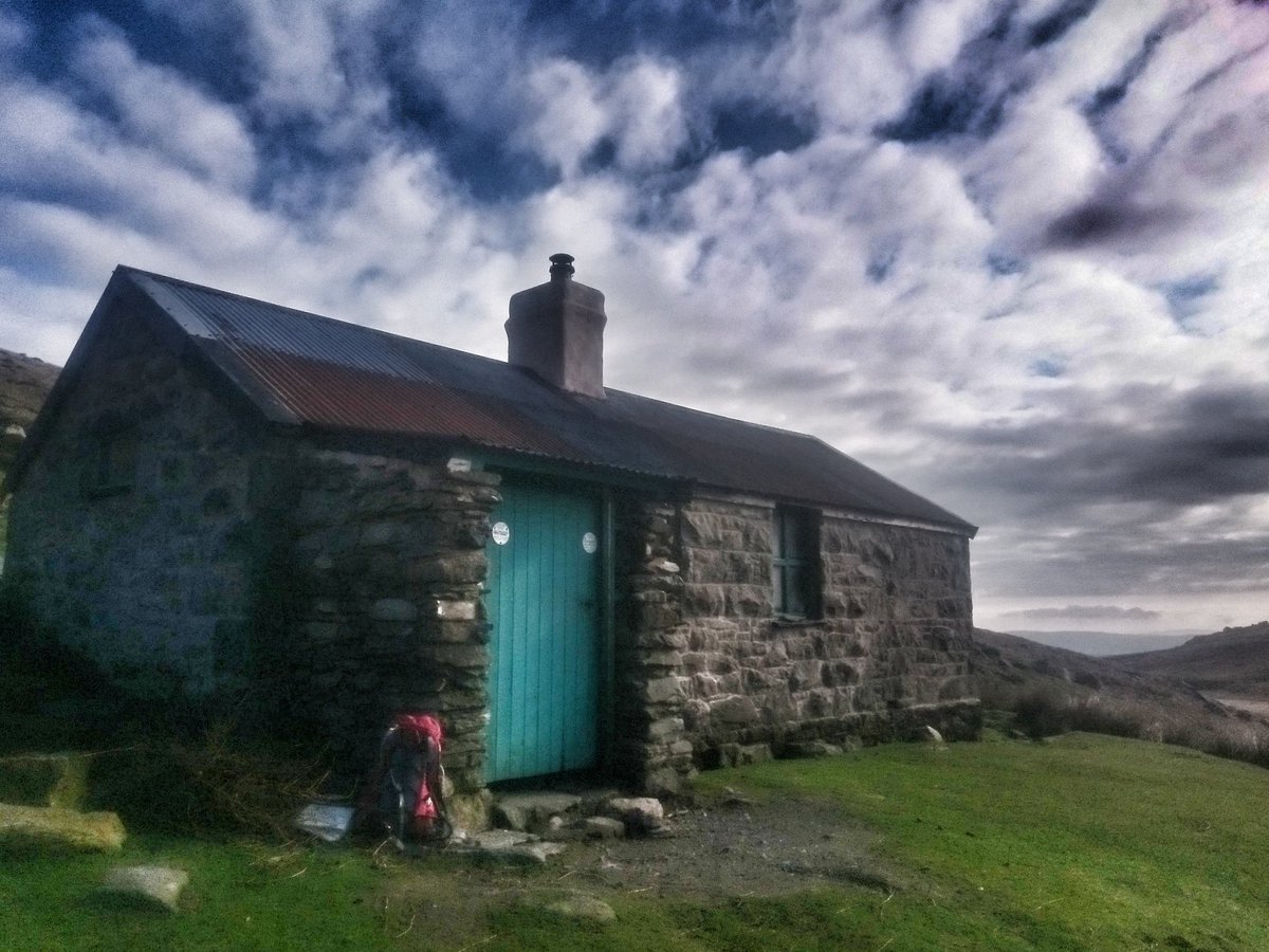 NatHistConserve's tweet photo. Returning home from the excellent #NatSCA2018 conference @LeedsMuseums the longer and more scenic way with a night at the beautiful Dulyn mountain bothy in Snowdonia :-). #wellbeing #natureMW https://t.co/bc6Qx1MlcC