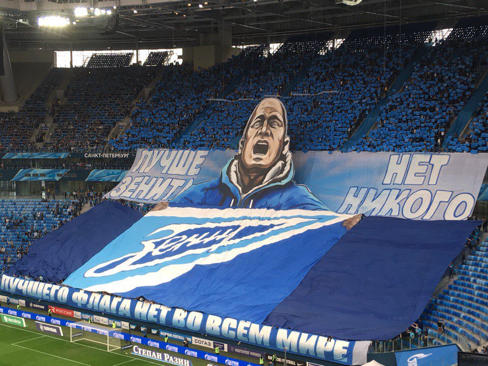 sovsportspb's tweet photo. Перфоманс фанатов к матчу #ЗенитЦСКА под новую песню Шнура https://t.co/pPGAvrKoUh