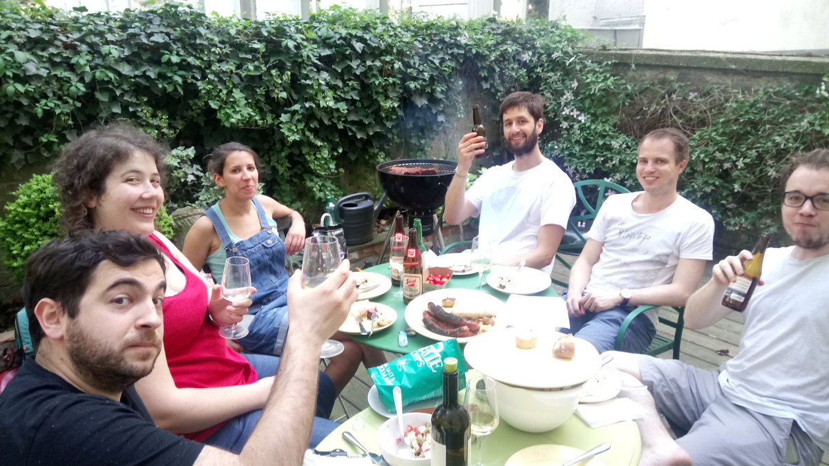 Enjoying the early summer weather in Vienna with the first bbq of the year @Pauline_adler_ @Rouffy83 @MaulideLab