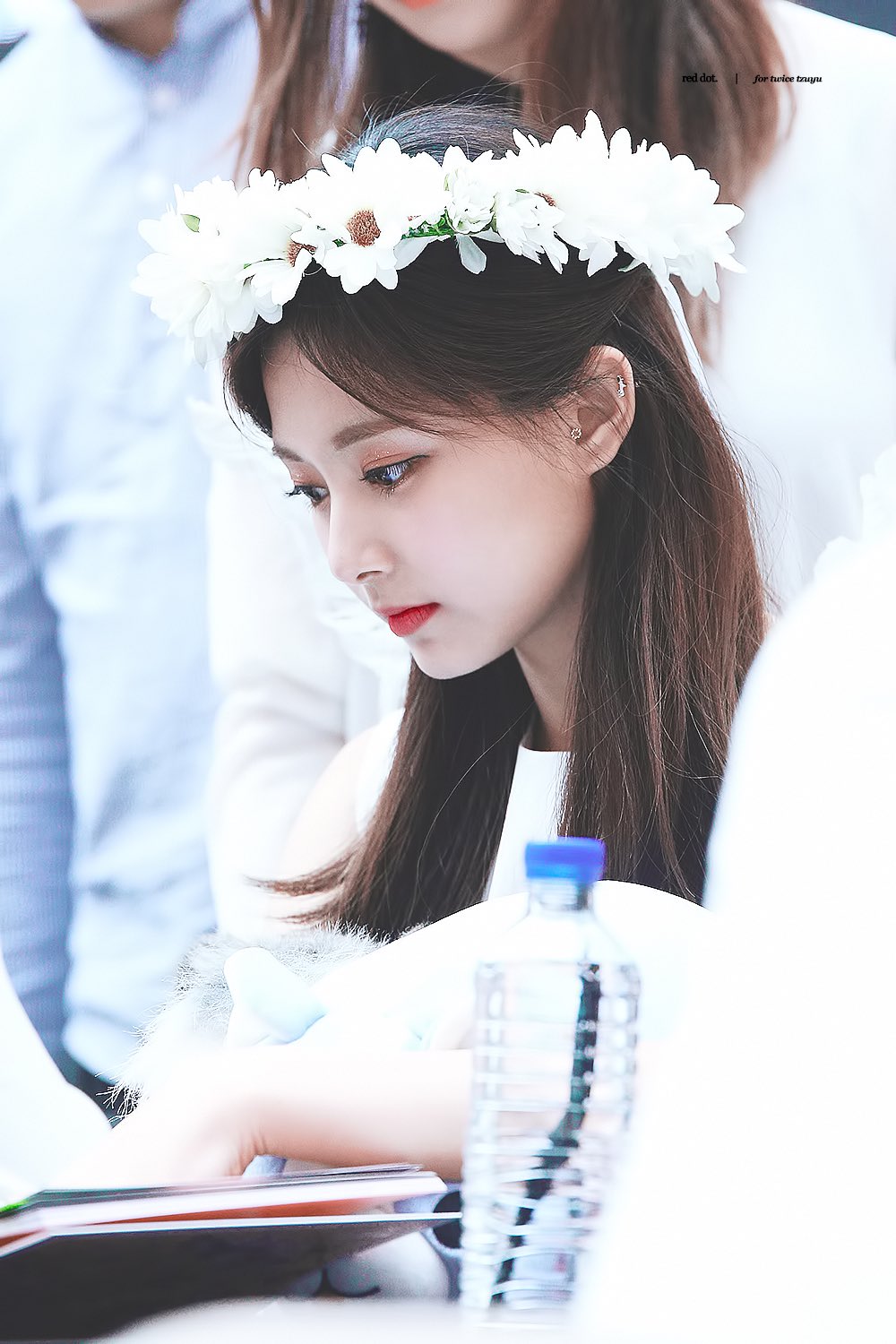 Db9G73EUQAAIVAN.jpg:orig