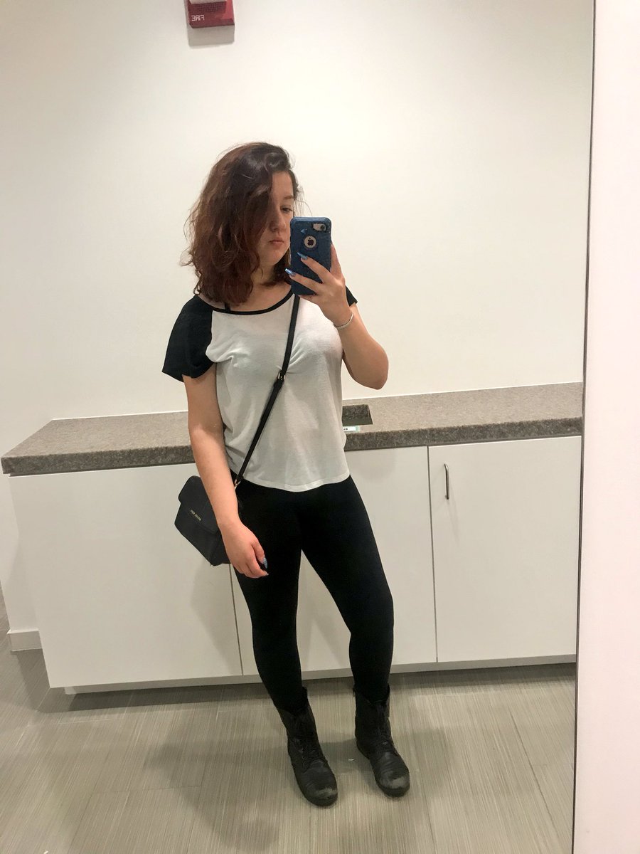 buttermynutts's tweet photo. ๐
๐ป๐
๐ป๐
๐ป๐
๐ป volunteering at a community center #freemanicures #PMTS #bathroomselfies https://t.co/u81l3asBat