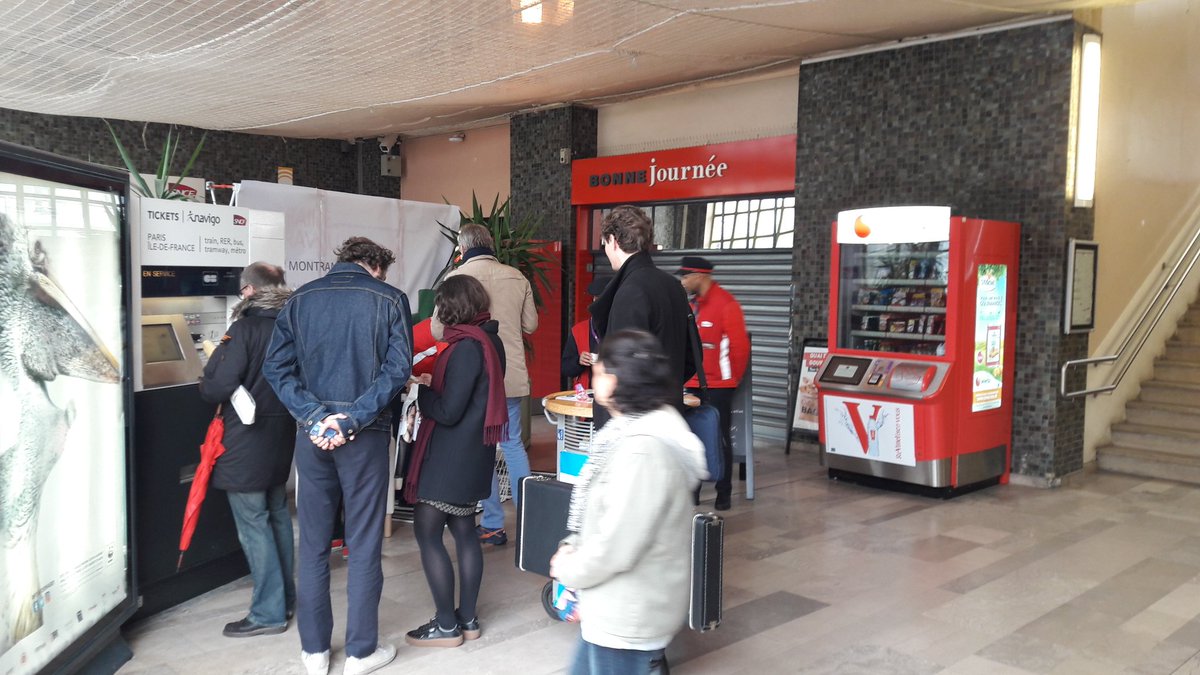RavisMatthieu's tweet photo. @SecteurVrd Super accueil client en gare. Des agents proactifs qui vous propose d'échanger sur l'appli, les travaux, et vous propose de recevoir une newsletter sur les évènements important à venir sur la ligne! Le tout avec café et sourire! Bravo!@PaDesrousseaux @juliflo3 https://t.co/putt5xTKlD
