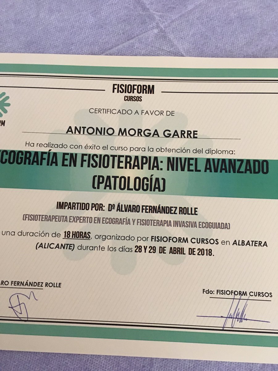 Morga_fisio's tweet photo. La formación es la base de un buen trabajo! Seguimos renovando conocimientos. @CENTROFISIOS, y ahora a disfrutar lo que queda de domingo! #fisioterapia #formación #ecografía https://t.co/Hru9cgK7dn