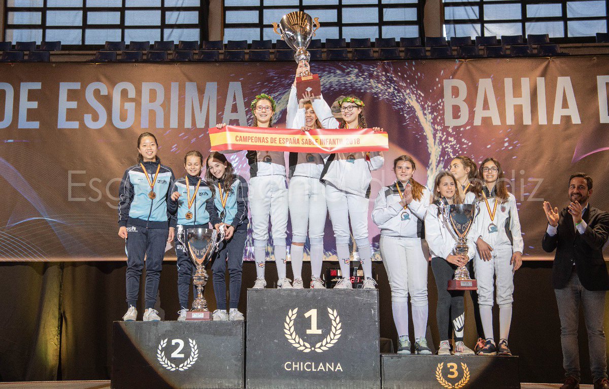rfeesgrima's tweet photo. 🤺ESGRIMA 🏆CAMPEONES DE ESPAÑA 2018 🏆 EQUIPOS INFANTIL #U14 
Podium #Sable Femenino
🥇SASLE-Madrid
🥈CEHE- Pontevedra
🥉CEB-Madrid

¡Enhorabuena!
 #CtoEspaña2018 #Chiclana #U14 https://t.co/pSRLyNEOVz