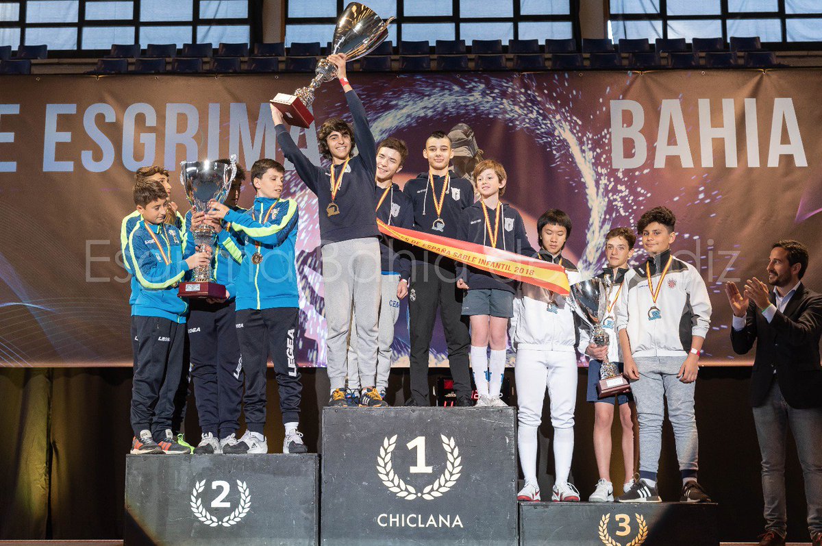 rfeesgrima's tweet photo. 🤺ESGRIMA 🏆CAMPEONES DE ESPAÑA 2018 🏆 EQUIPOS INFANTIL #U14 

Podium #Sable Masculino
🥇CE-Madrid
🥈CEL-Madrid
🥉CEB-Madrid

¡Enhorabuena!
 #CtoEspaña2018 #Chiclana #U14 https://t.co/c5sPoborVH