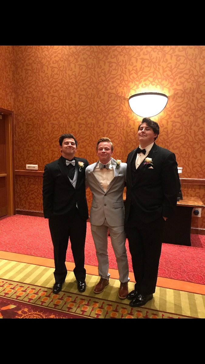 bruchchris's tweet image. Happy 18th Birthday to my day 1 bro @tjscurry17 have a good one #fortheDAWGS 🐶