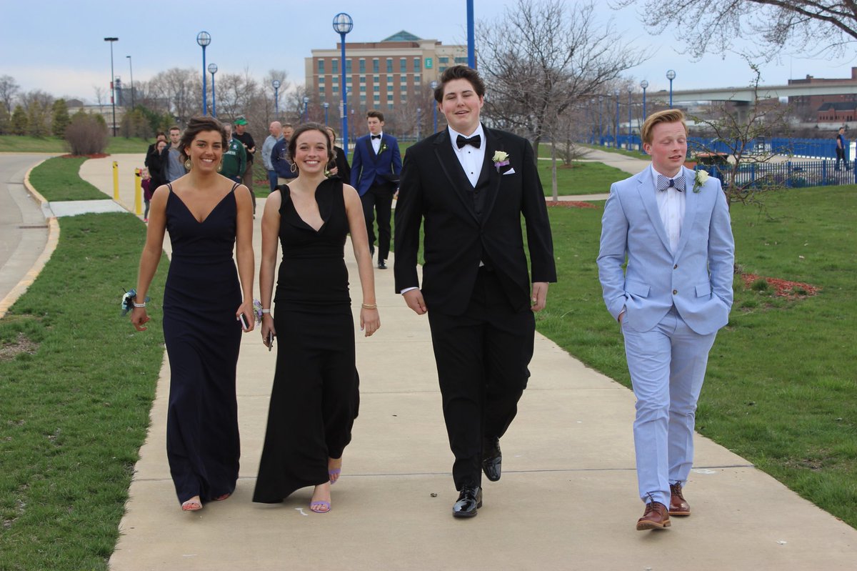 bruchchris's tweet image. Happy 18th Birthday to my day 1 bro @tjscurry17 have a good one #fortheDAWGS 🐶