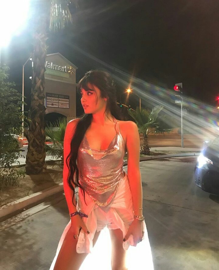 HandeErcelNeews's tweet photo. Hande Erçel! #Coachella2018 #HandeErçel https://t.co/1j3vbuQV4h