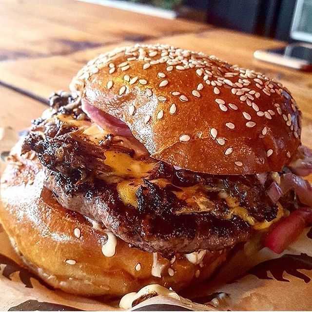 eat_owt's tweet photo. Look at this hunk chilling out, waiting to be eaten! This amazing burger is from Black Bear Burger (@black_bear_burger) in Shoreditch Box Park - and we would now say probably the best food choice there is there! All made with top notch ingredients, this … https://t.co/3tHdRjP6Cr https://t.co/fzhPBksXjC