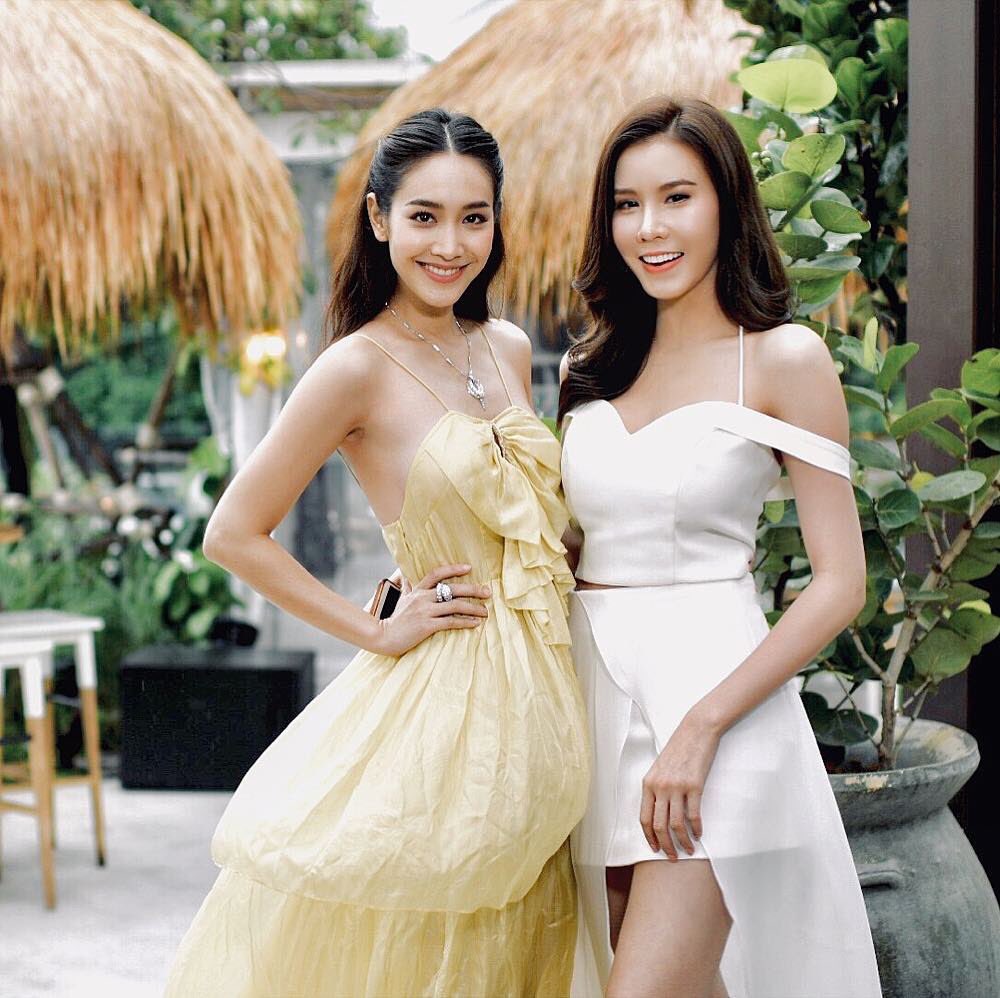 minnie_ufo's tweet photo. •เก็บตก• 
( ig:kiewkoi )
Happy Birthday Day 🎂🎉❤️. ..
Wishing you all the good luck in the World naja Beauty🎉💕🌎. .
.
. .
#minbd2018 https://t.co/3kplTIfsdf