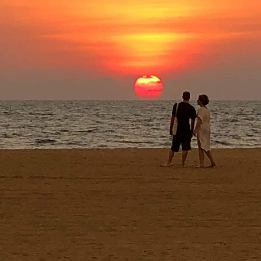 SarahPain4's tweet photo. First Sri Lankan sunset with @RidingRich77 #finallyonholiday https://t.co/vjIM98uN3b