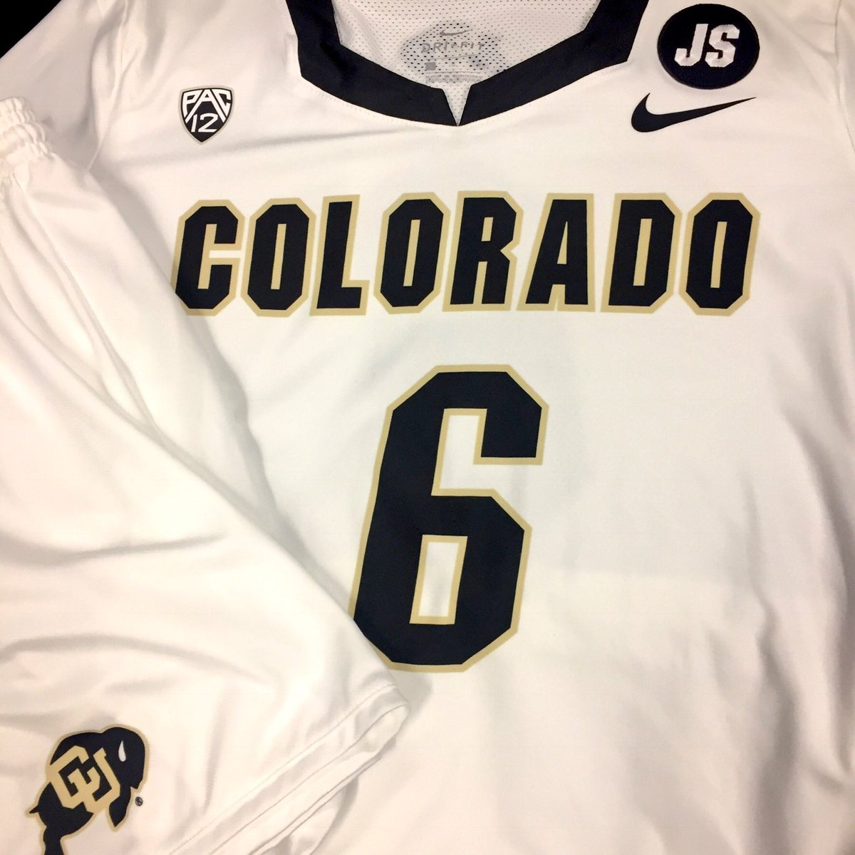 CUEquipment's tweet image. Game day for @CUBuffsWLax Have a good thing going in the all whites, no reason to switch! #JS15 #GoBuffs