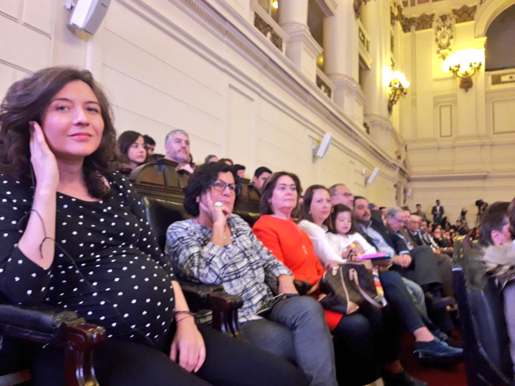 PSChile's tweet photo. Amigos, compañeros, ex ministros y ex subsecretarios junto a @mbachelet en premiación Alianza Progresista 2018 #SigamosTransformandoChile https://t.co/JsRNu3hvEI