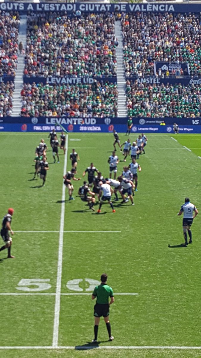 jvberlanga's tweet photo. Gran mañana @FinalcopaValenc #Rugby #ValenciaEsDeporte @FDMValencia en @LevanteUD Enhorabuena a las dos equipos @Chami_Rugby y especialmente al campeón @VRAC también a la organización @Sempere26 @ferugby @Rugbyval_ @ferugbycv 🏈🏈🏈👏👏👏 https://t.co/h0dGQ8LDpf