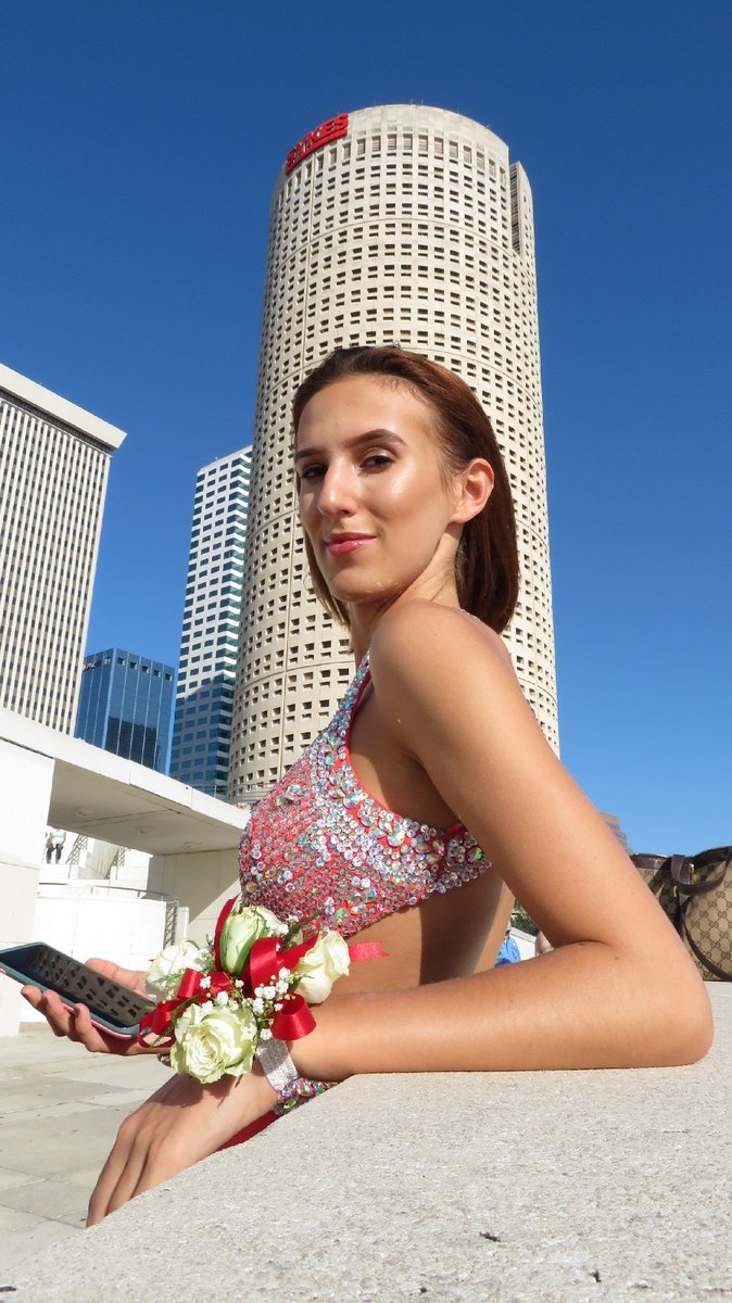 milfandcookie's tweet photo. My beautiful girl. #kinghigh #prom2018 #kingib Onward to #TheFAU #owlsup https://t.co/EKh7Gv8T6s