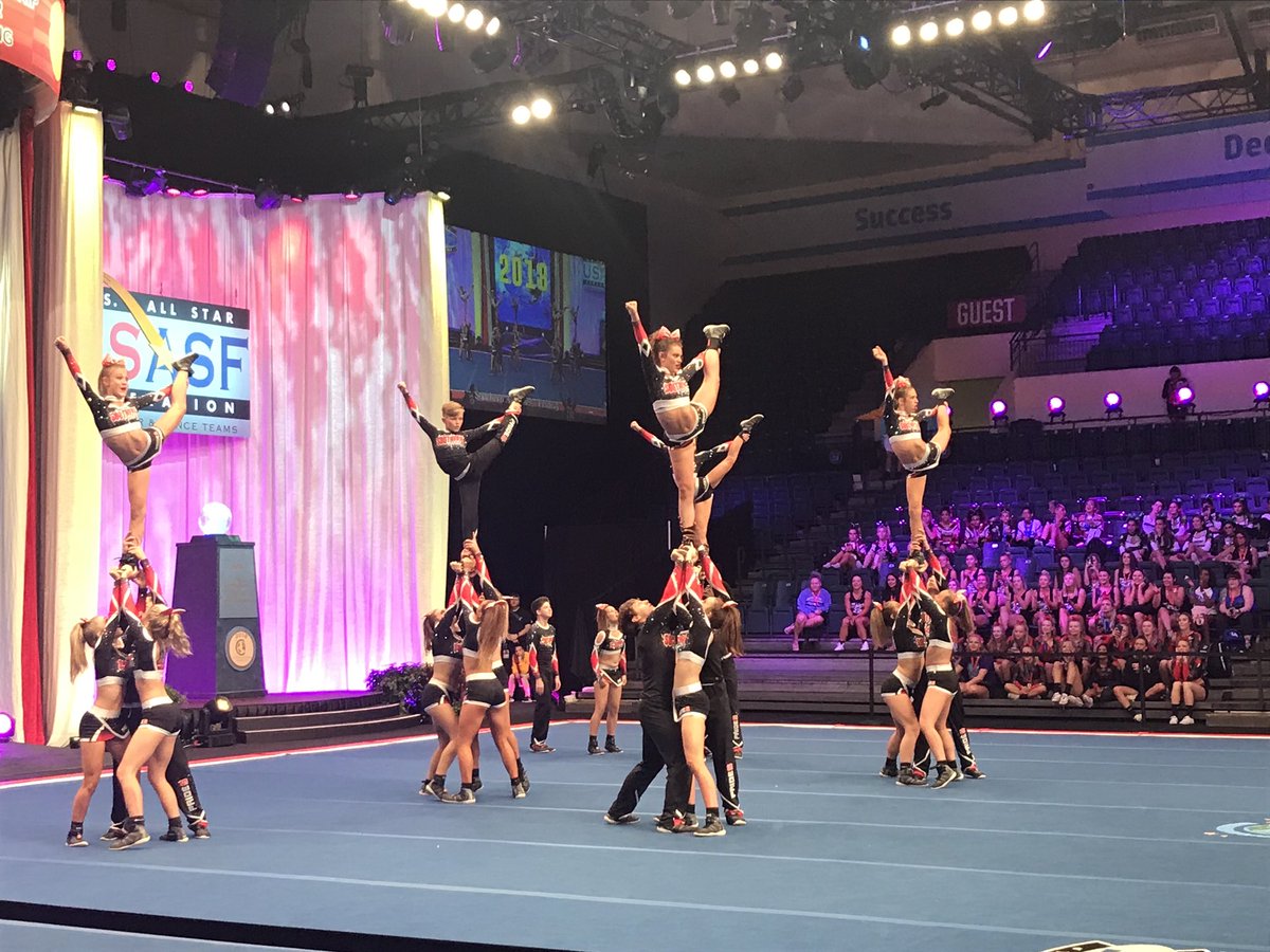 CheerTheory's tweet photo. Southern Athletics Pride 🖐🏽 just SLAYEDDD their 2nd performance of the day. What a comeback! #FieldHouse #Worlds2018 https://t.co/ay53WoOVfx