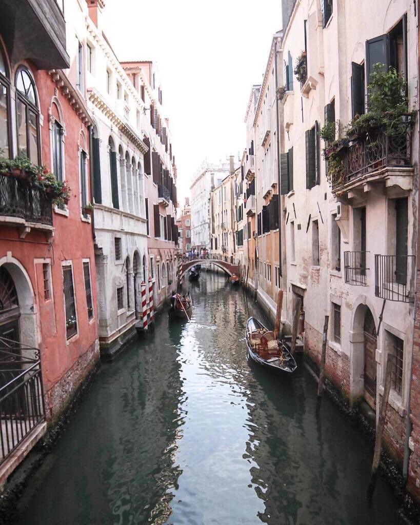 LoveTravelStories™ tweet media