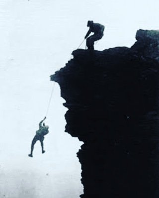 No te olvides de la persona que agarró con todas sus fuerzas la cuerda cuando no había nadie y a ti ya no te quedaban. Defreds