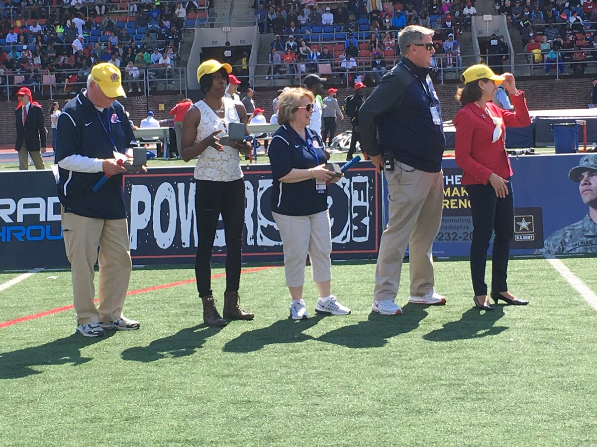 sbark1984's tweet photo. Check out my girl @Joettacdsf receiving an award at Penn Relays!! Do proud of u!! #USATF #USATFALUMNI U GO GIRL!! @usatf https://t.co/fgNK4kmdUi