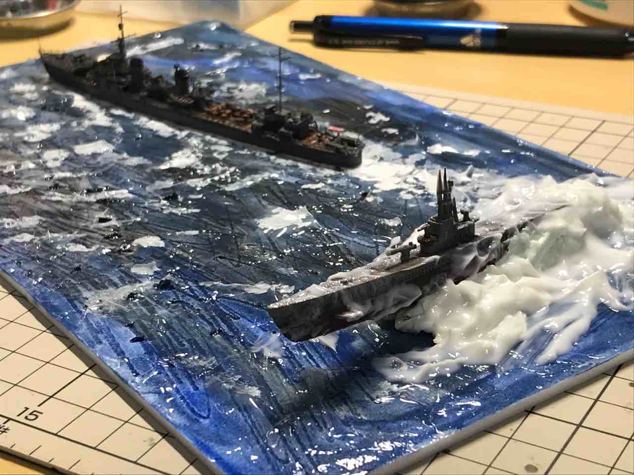 ぞらっく בטוויטר これがやりたかった 黒井緑先生の 朝雲は振り向かない に収録されてる ワレカミカゼ のクライマックス 神風と米潜ホークビルとの対決 まだホークビルはリキテックス塗ったばかりなので 仕上げられるのは明日かな 海面ジオラマ初めてだから ぞらっく בטוויטר これがやりたかった 黒井緑先生の 朝雲は振り向かない に収録されてる ワレカミカゼ のクライマックス 神風と米潜ホークビルとの対決 まだホークビルはリキテックス塗ったばかりなので 仕上げられるのは明日かな 海面ジオラマ初めてだから