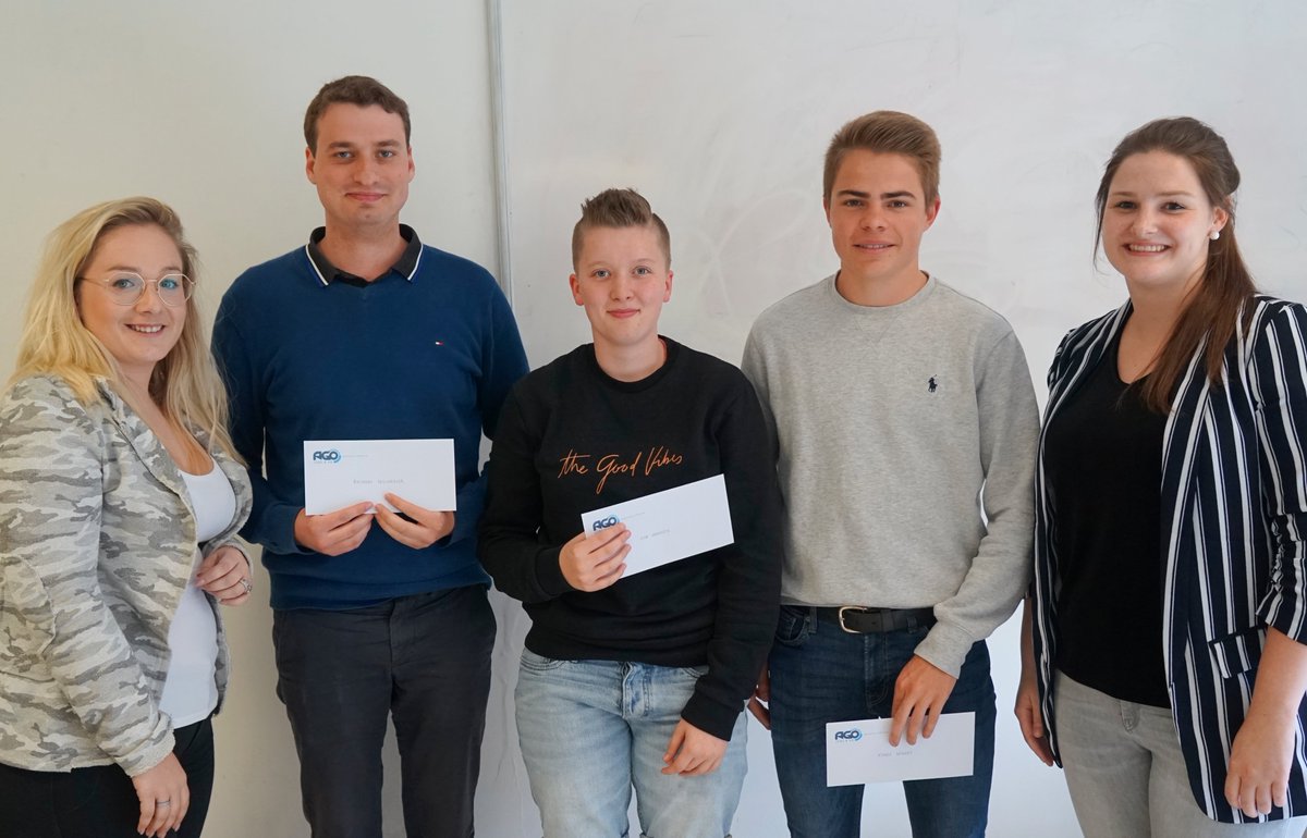 VIVATOacademy's tweet photo. Afgelopen week kregen de studenten van #VIVATO een zeer praktijkgerichte training in solliciteren. Met dank aan Glennes Vanwynsberghe en Debora Hoste van @ago_jobs voor de toffe coaching en de vele nuttige tips. https://t.co/7g43mRYE2u