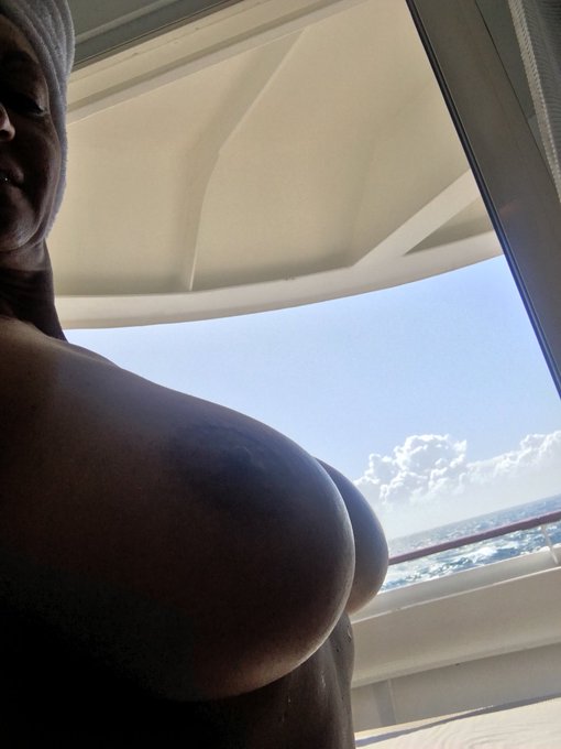 Getting an all over tan in my suite on my cruise https://t.co/XbDXl233tJ