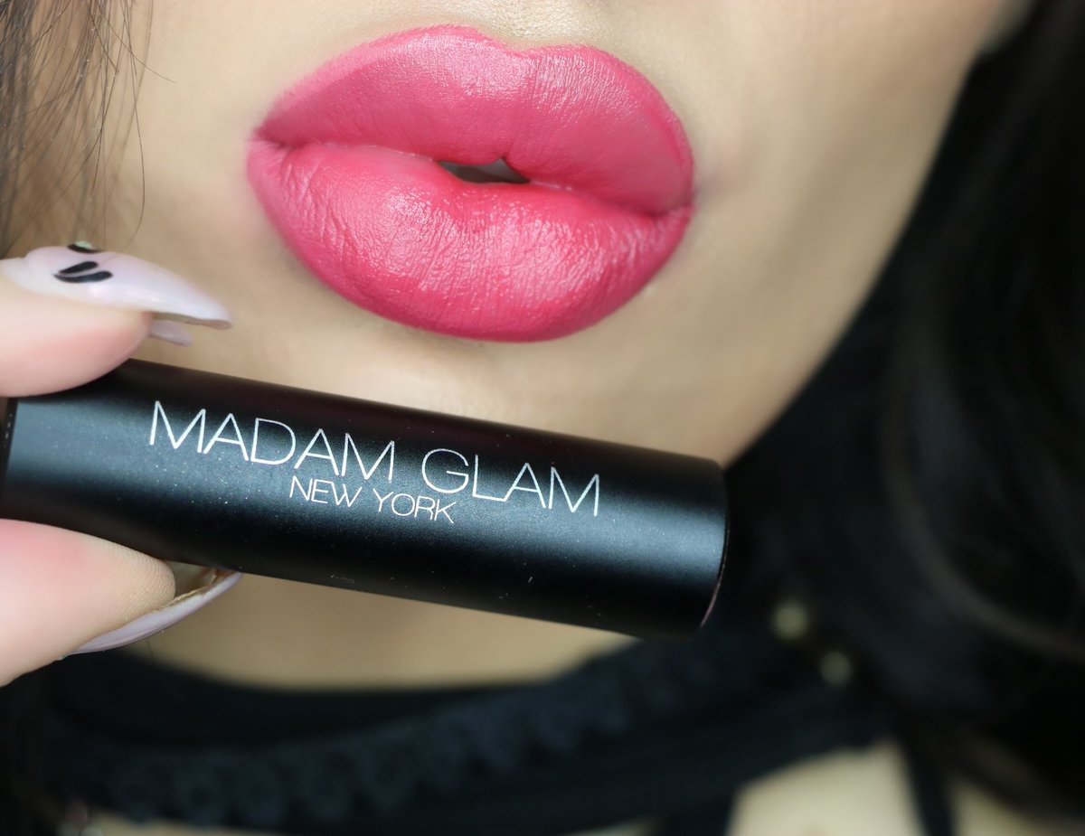 itzLokaa's tweet photo. @Madam_Glam lipstick in fig😍😍 https://t.co/ZEYJ7qrnyJ
