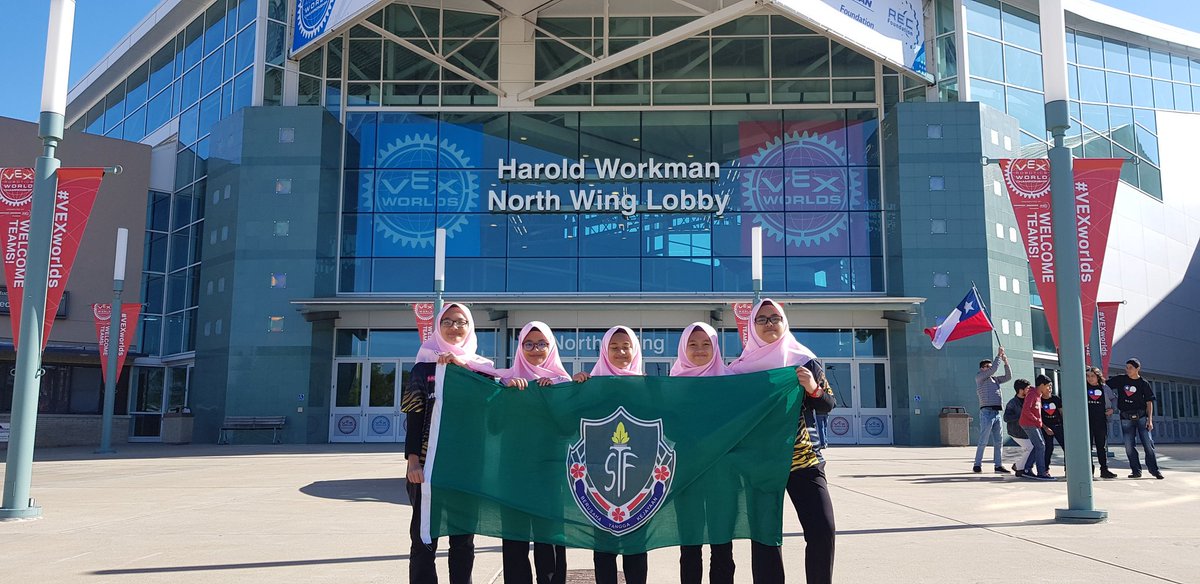 seto_khir's tweet photo. team #draxstf wakil Malaysia @ #VEXWorlds2018 
#sekolahtunfatimah 
#comittedtoexcellence https://t.co/ucBx8zJKT9