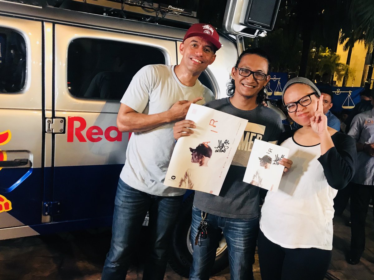 _WinAwin's tweet photo. Ini malam kita jumpa @altimet
#AltimetAIR road tour
#bazarkarat 
@DjCza 
👏👏👏 https://t.co/p9Pf63SZcA