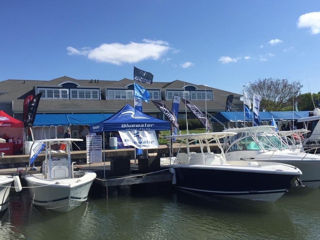JupiterMarine's tweet image. Day 3 of the #baybridgeboatshow &amp;amp; the @BluewaterYS display is hopping!!! If you haven’t had a chance to #stepaboardajupiter at B-Dock, today is the day! 🙌 The Jupiter 26 FS &amp;amp; 34 HFS are on display &amp;amp; we are stoked!!! #JupiterMarine #JupiterBoats #JupiterFamily #boatshow