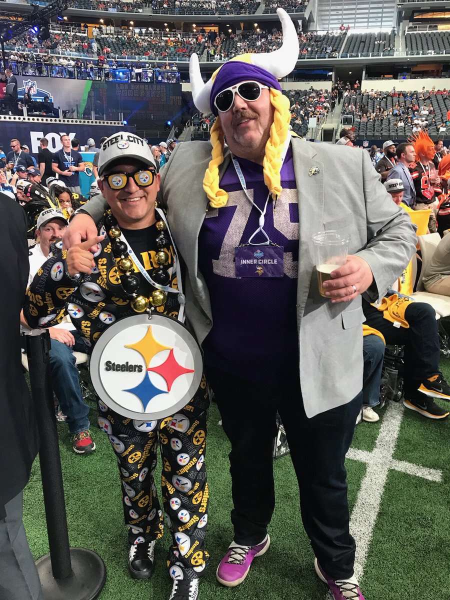 openwidefishing's tweet photo. @keithjmillard75 @Vikings @DanielCarlson38 @keithjmillard75 loved wearing my authentic Millard #75 Jersey at the draft! SKOL! https://t.co/ow8xx7X3gs