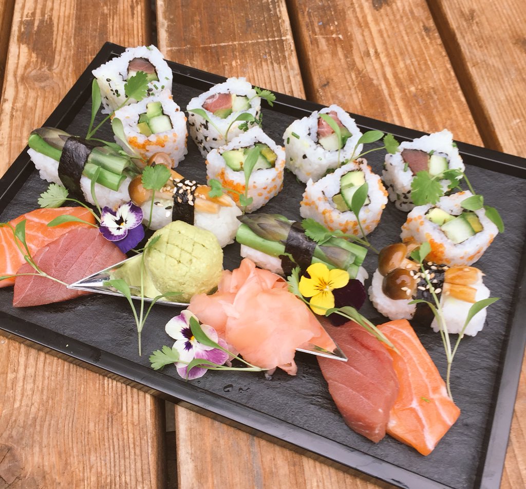BonSoireeFood's tweet photo. We’re happy to collect dishes from a range of restaurants in London.
But then again, if you’re after great #sushi, why not give us a try? 
We’re pretty good at it! 

#artofsushi #jetcatering #platteronpoint https://t.co/M6Ju3TZmsW