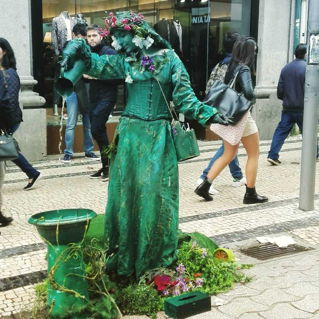 Menina das flores 🌹🌹🌺🌻🌼
#PortoCity