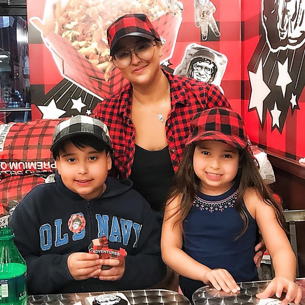 Families that eat poutine together stay together ❤️ #Repost @4evermafer
・・・
Canada Fries poutinerie <a href="/smokesphilly/">Smokes Philly</a>  #family #momlife#recorriendoelmundo #recorriendocaminos #food52 #foodphoto #phillyfoodporn #ramen#mukbang #food52 LOVE❌⭕️❌⭕️ #southstreetphilly