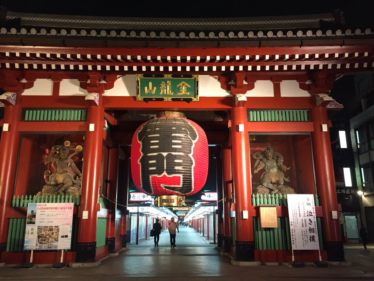 1995Kayo's tweet photo. お仕事が終わって、浅草観光⛩
初めて夜の時間に行ったけど、ライトアップされてて綺麗でした！
お寿司も美味しかった🍣 https://t.co/mGmqt1U3qy