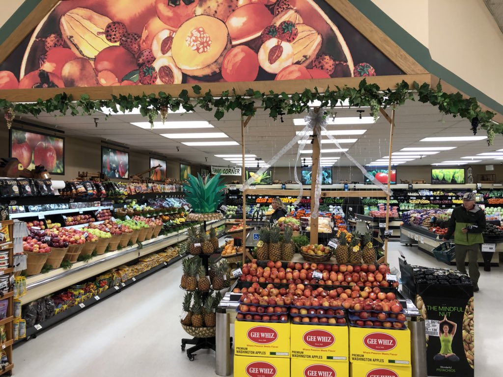 cpowellPNW's tweet photo. Checking out the #producedepartment at #ForksOutfitters #Thriftway in #Forks #NWG #FreshSourcePNW #FreshSource https://t.co/uO0hEhqhwX