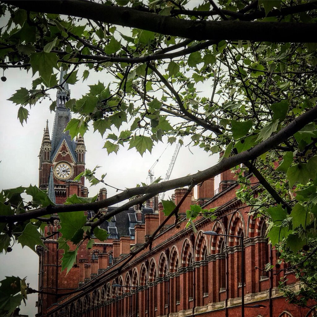 CheeseWireDOP's tweet photo. As if whisking us away to Paris wasn’t enough of a reason for @StPancrasInt to be my favourite railway station (without even mentioning the architecture!) I then discover @SourcedMarket on their concourse. Amazing! #cheeselover https://t.co/LPerlIGunz