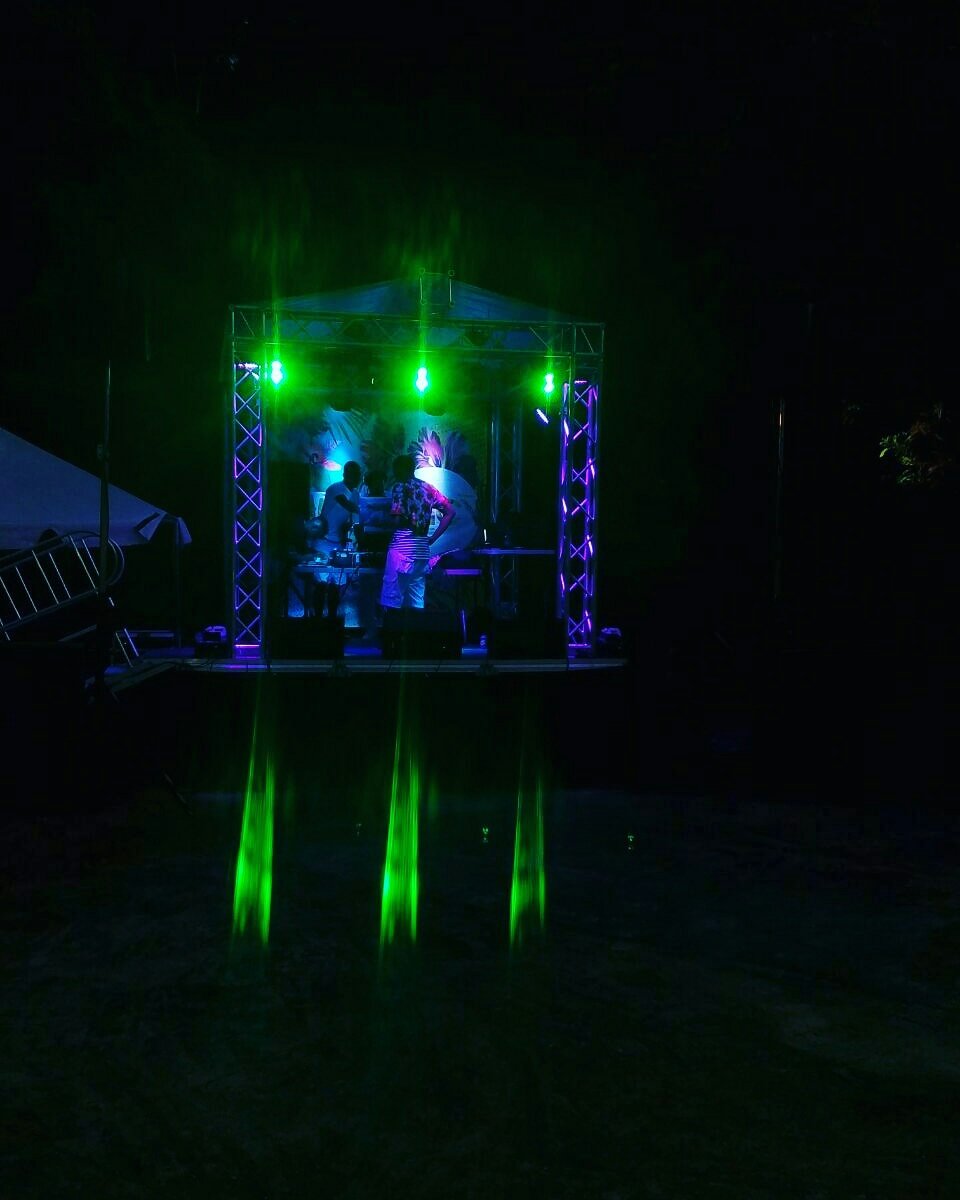 EventApollo's tweet photo. 12x12 Stage
Truss System with cover
Lights
Special Effects
#apolloeventsolutions https://t.co/wsEeOHq4Sz