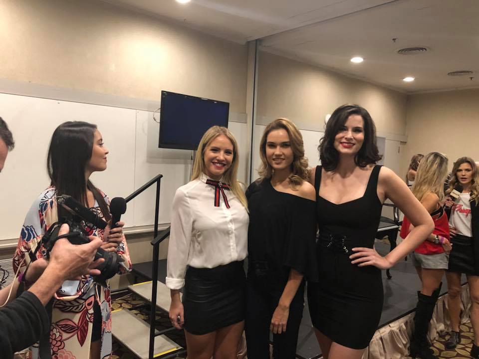 dannu66's tweet photo. @laurivarola @savoyszanolio @MisheMasson ❤️💖💕Ronda de prensa #Artelleza2018 #DesfileSilkey #ModaCoiffure https://t.co/zKsXHYYW6y