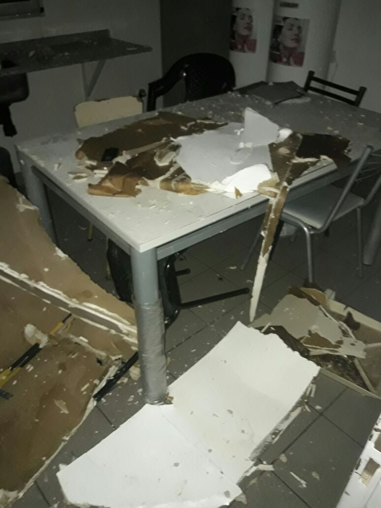 carodm's tweet photo. @C5N #alerta esto es los vestuarios q da la empresa para los empleados @TrenSarmientoFC @EnElSarmiento https://t.co/rkbrXm9DHN